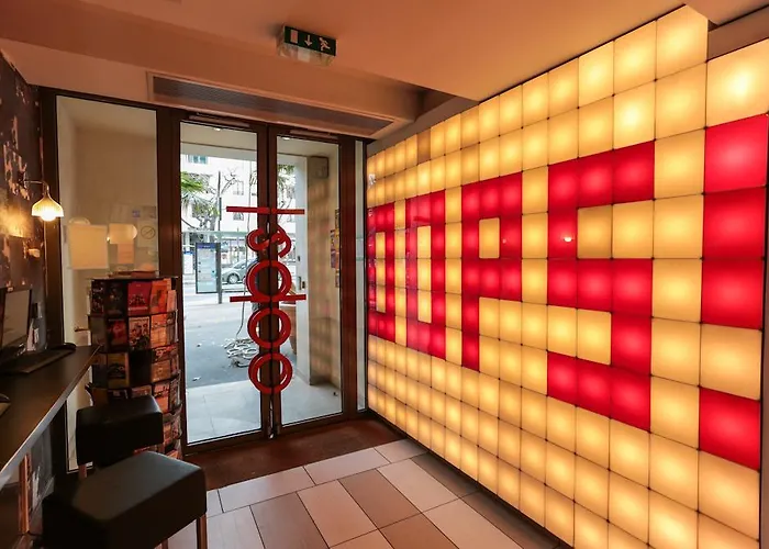 Oops! Latin Quarter By Hiphophostels